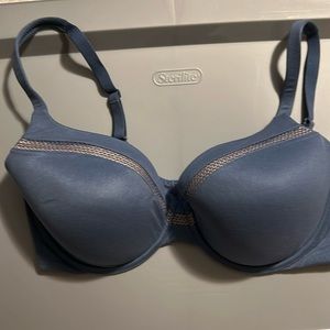 Victoria secret body by Victoria lined perfect coverage size 36DD.